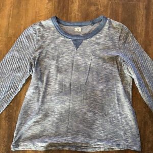 Ruff Hewn Long sleeve light weight top.